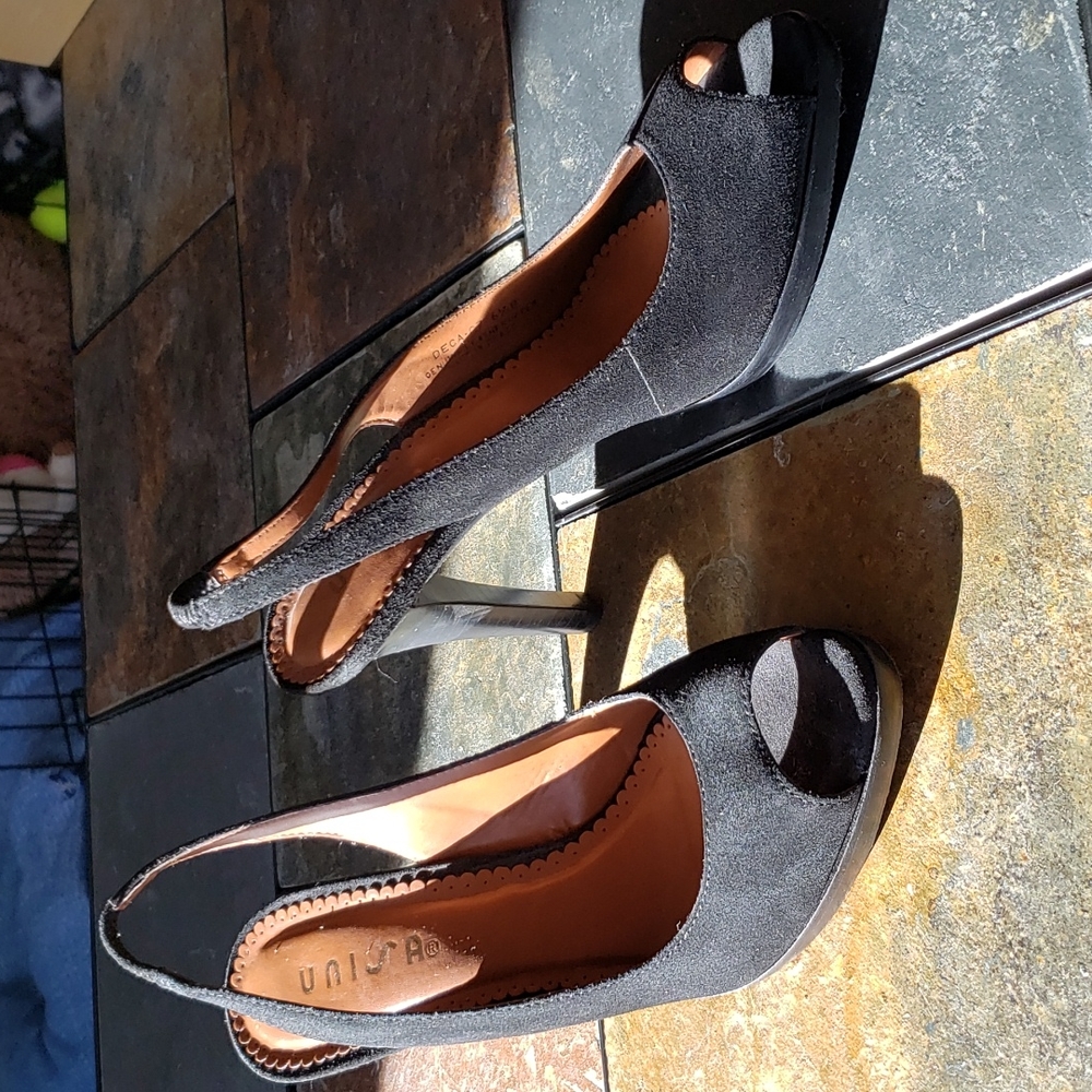NWOT - UNISA, size 6 1/2 Sling back, black opened toe, suede heels 👠